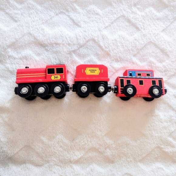 Melissa & Doug Swivel Bridge Wooden Train Set (47pc) - Picture 3 of 9